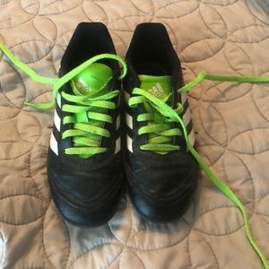 Kids soccer cleats size 2